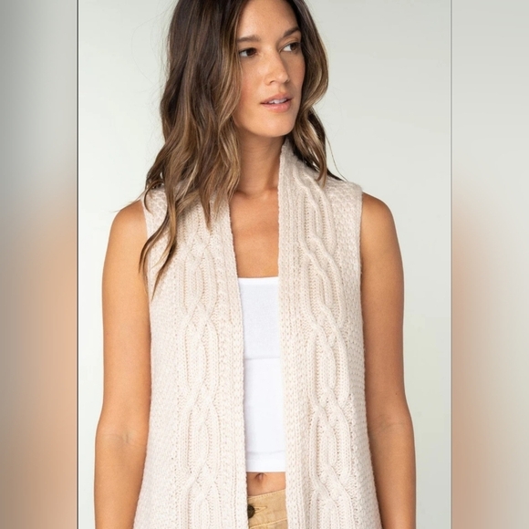 NWOTCable Knit Zip-Up Sleeveless Sweater VestColor: Beige Tan
